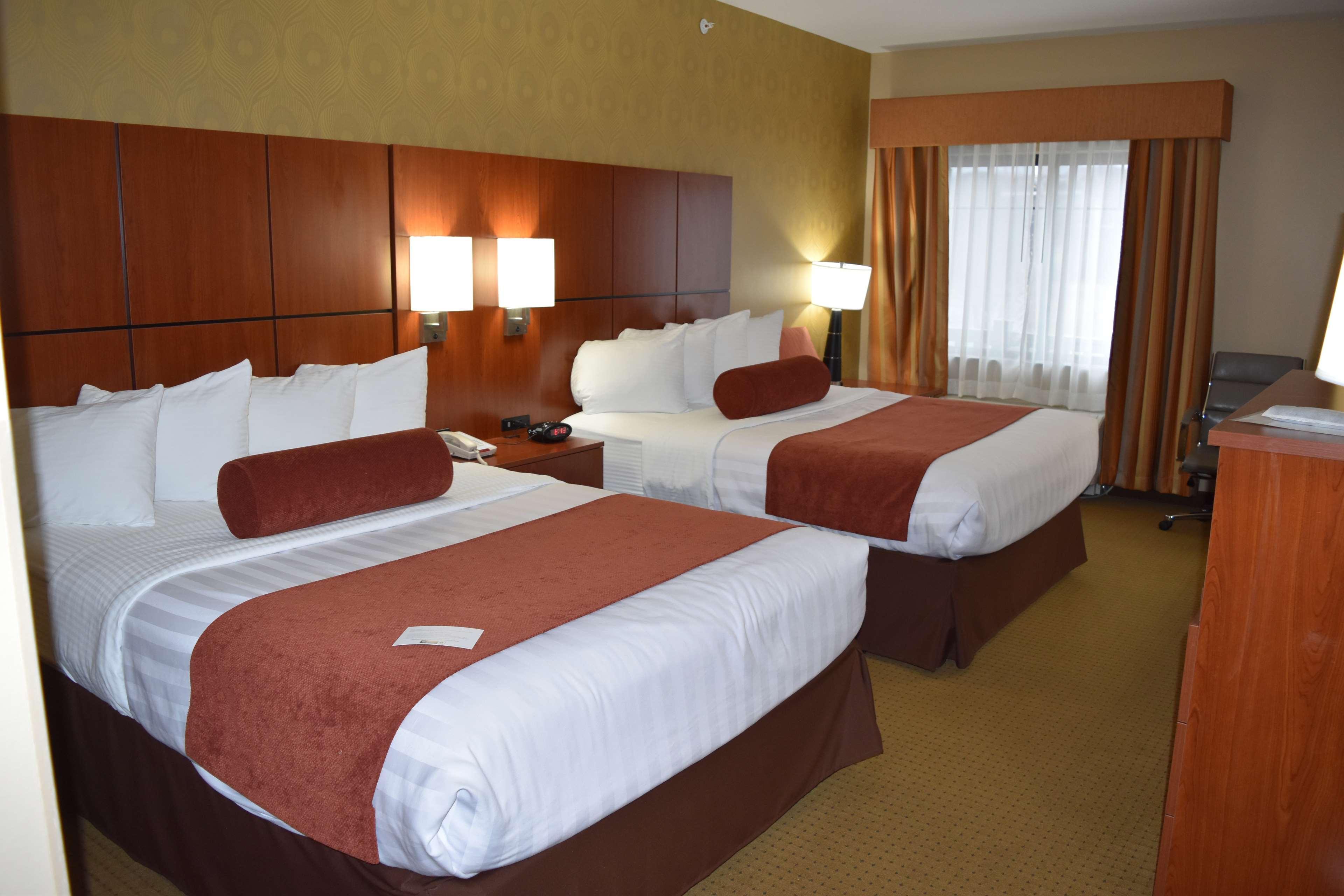 Best Western Plus Finger Lakes Inn&Suites Cortland Exterior foto